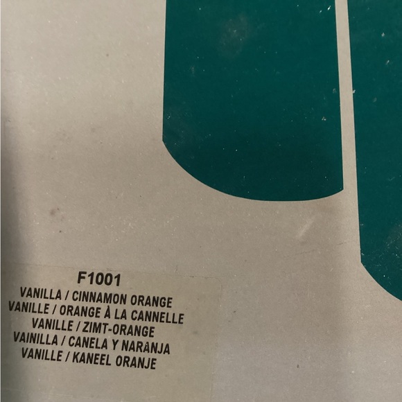 PartyLite Set of 8 Red and Cream Scented floater Candles - Picture 5 of 5